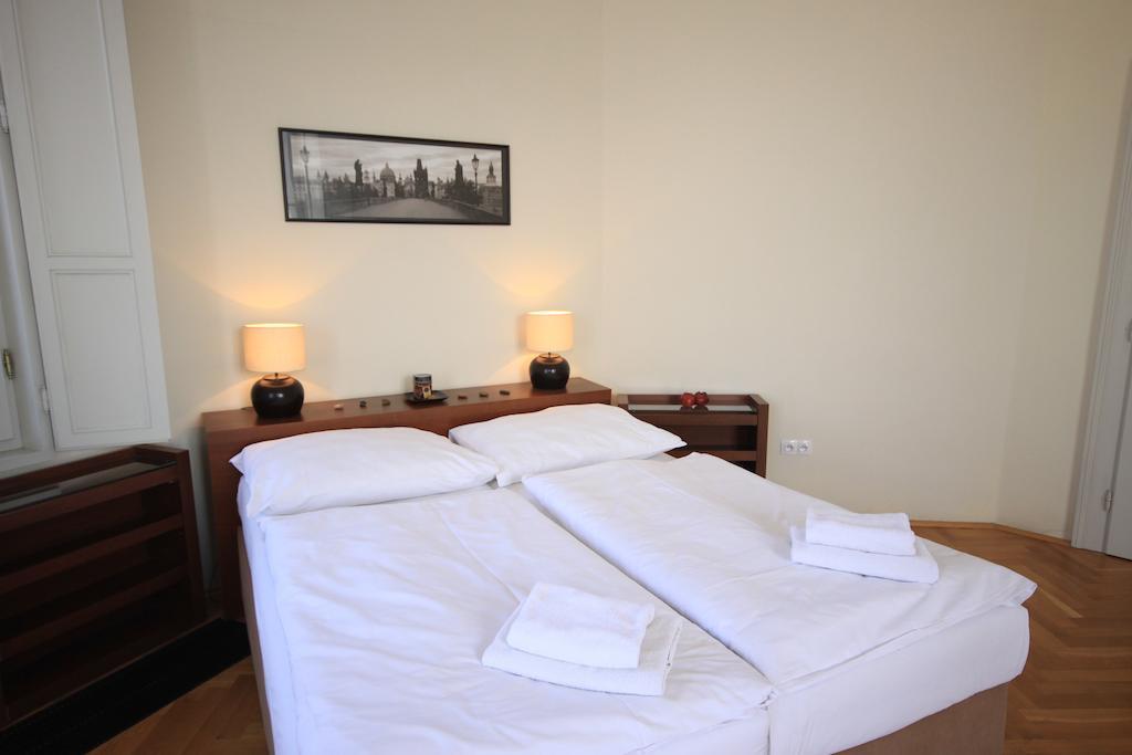 Leo Apartments Old Town Прага Номер фото