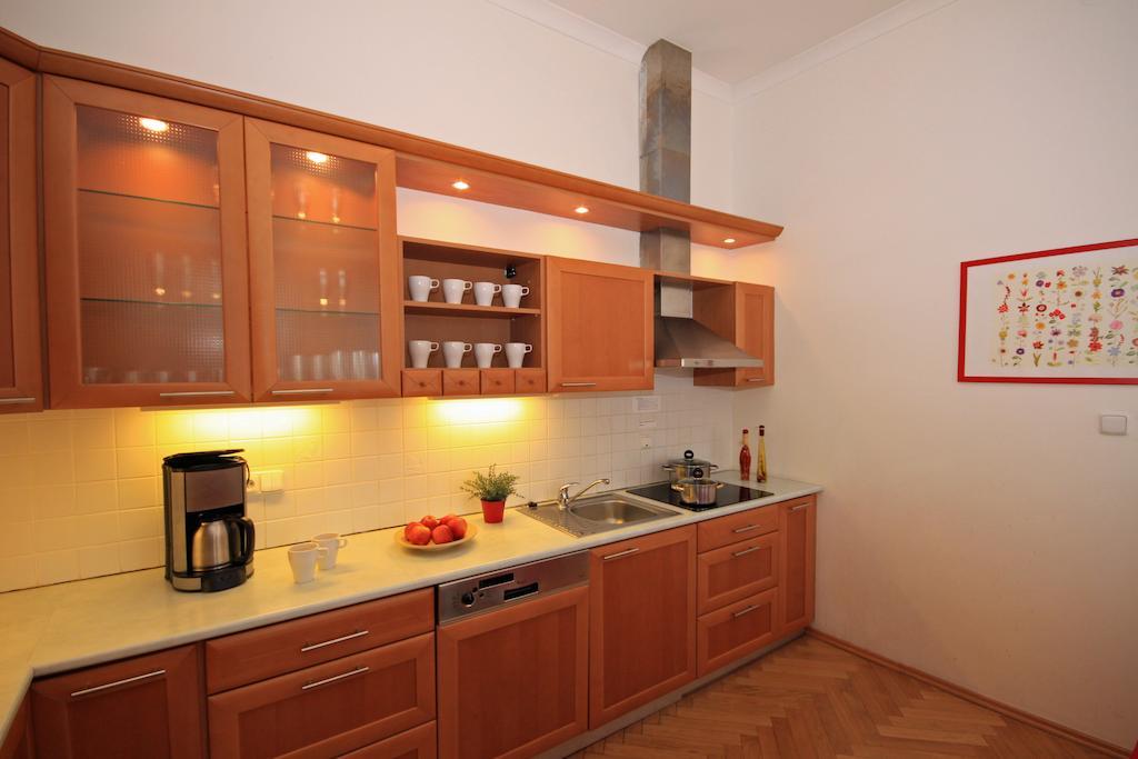 Leo Apartments Old Town Прага Номер фото