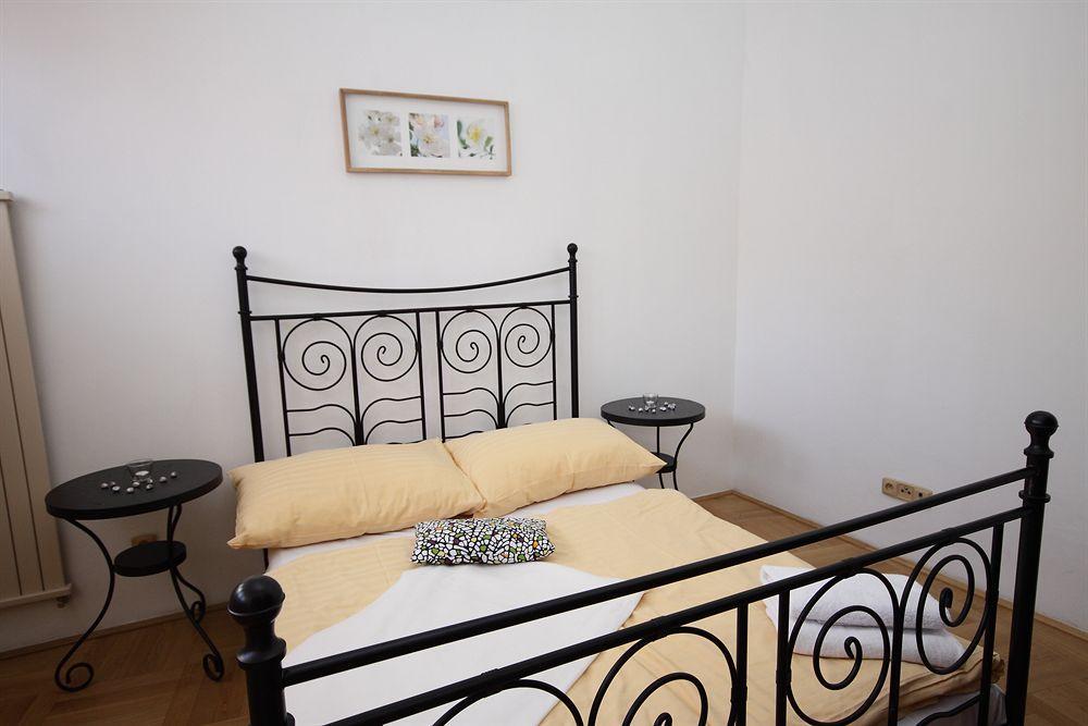 Leo Apartments Old Town Прага Экстерьер фото