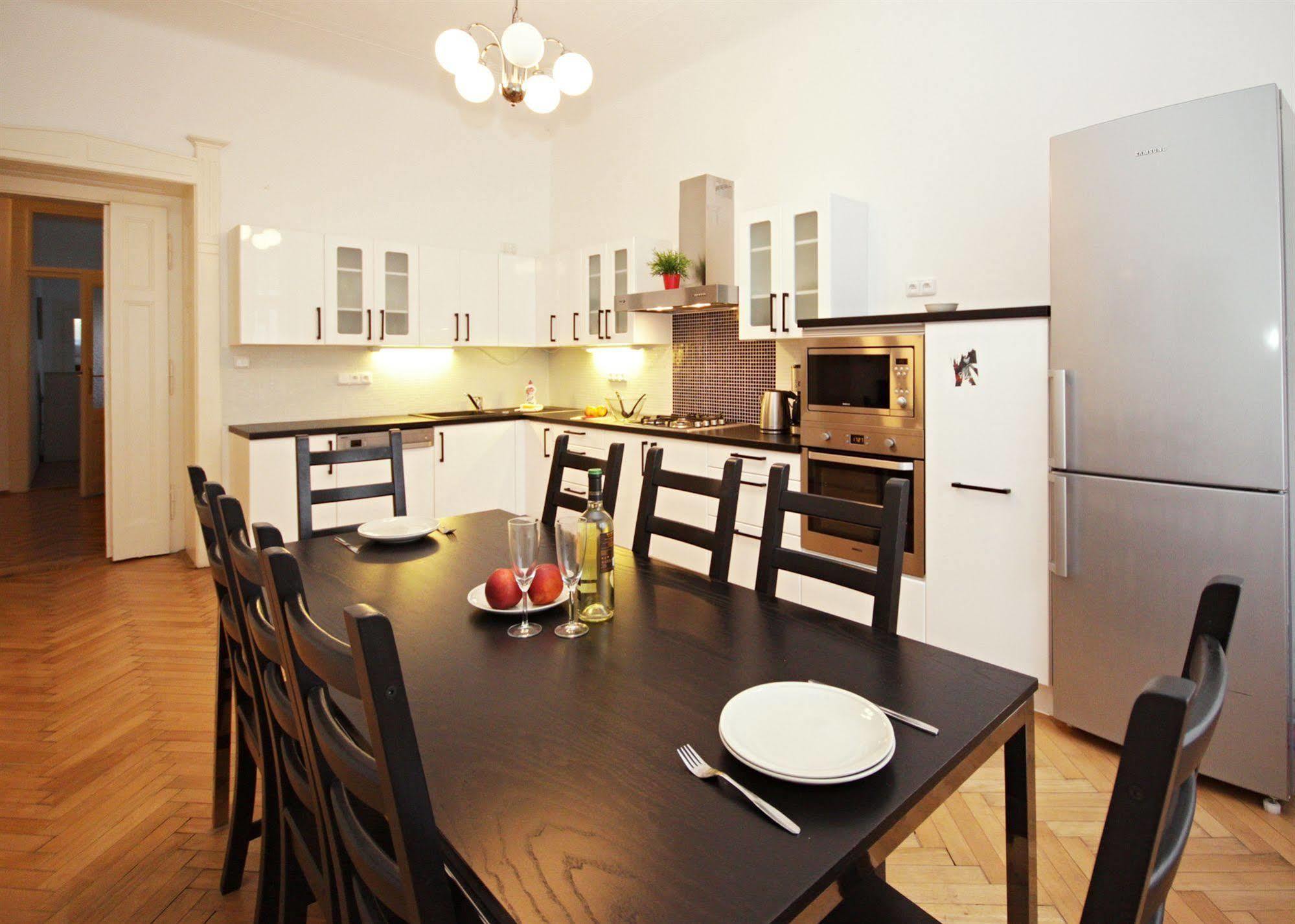 Leo Apartments Old Town Прага Экстерьер фото