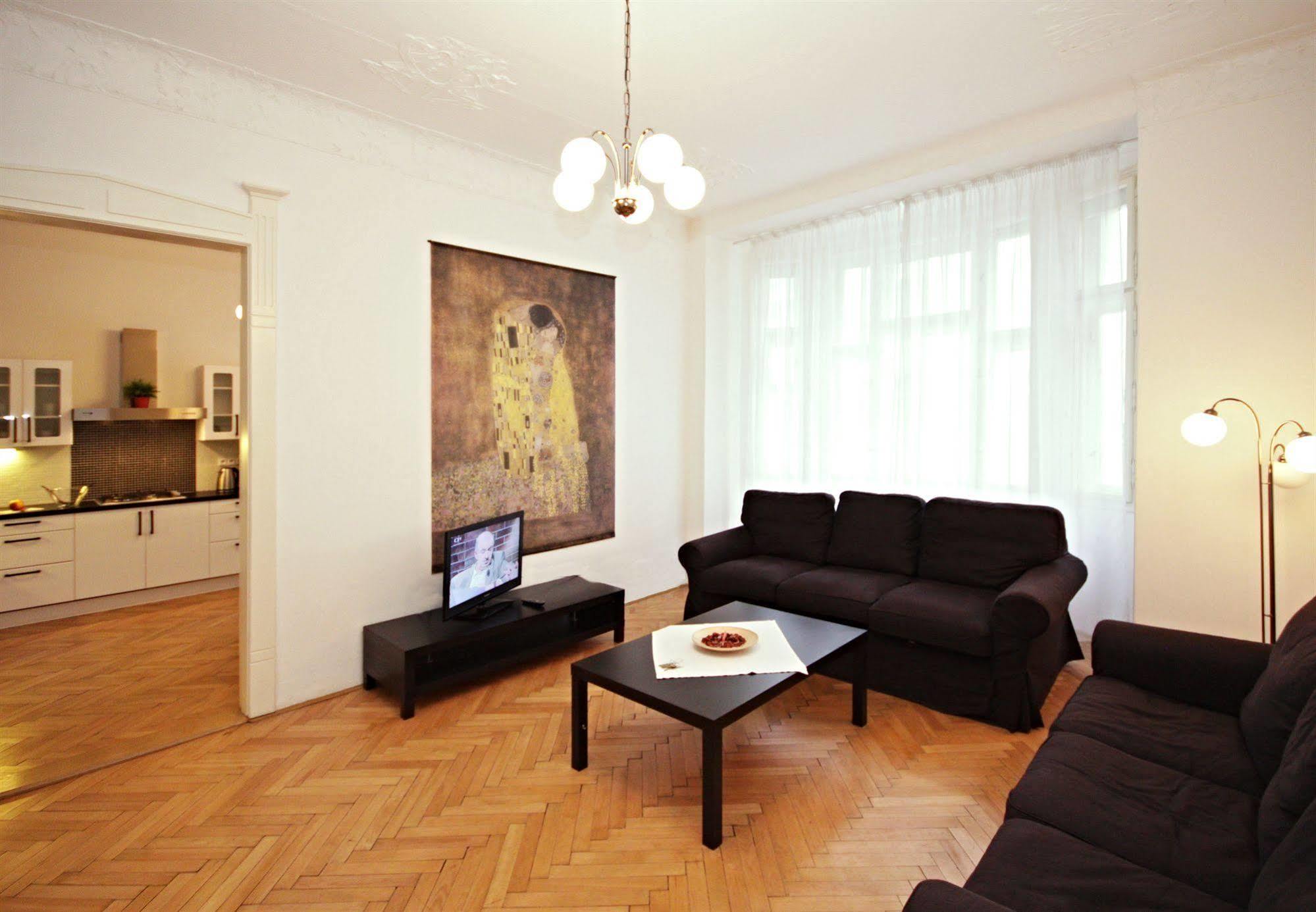 Leo Apartments Old Town Прага Экстерьер фото