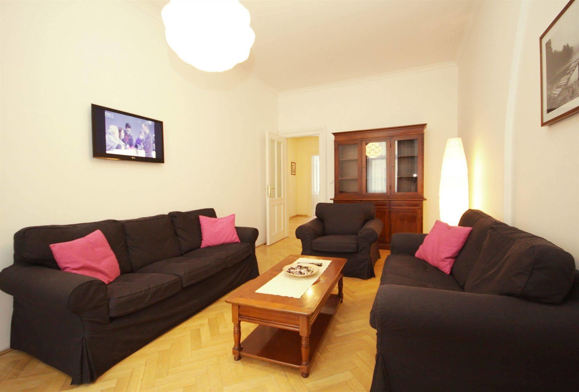 Leo Apartments Old Town Прага Экстерьер фото
