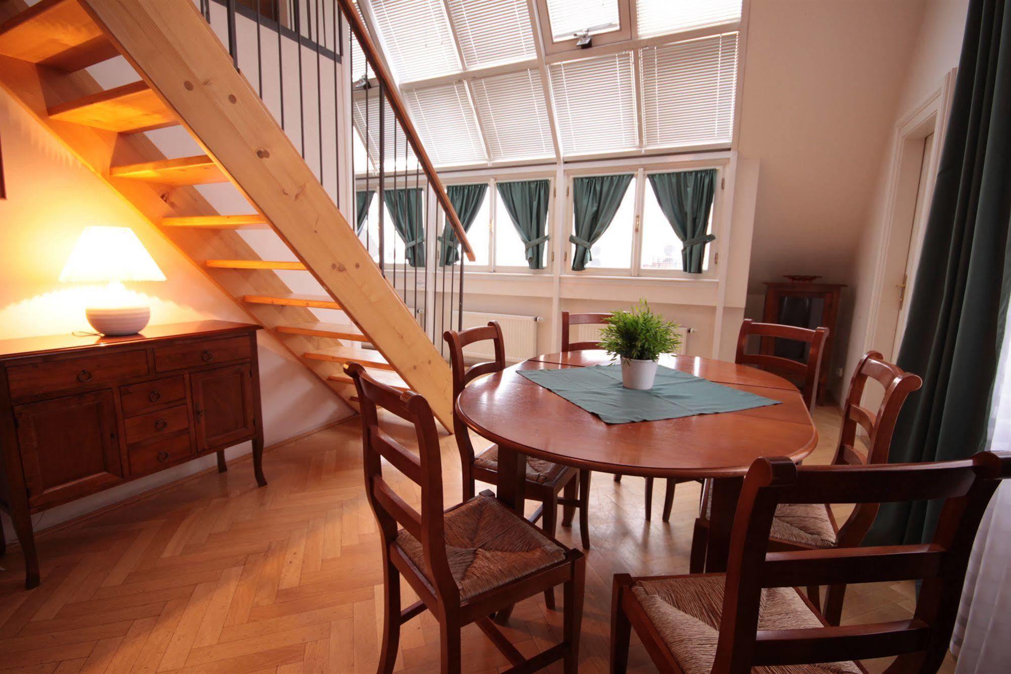 Leo Apartments Old Town Прага Экстерьер фото