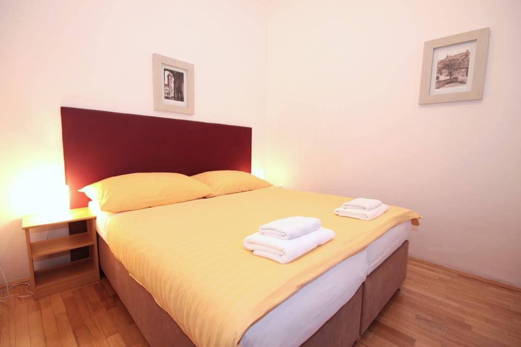 Leo Apartments Old Town Прага Номер фото